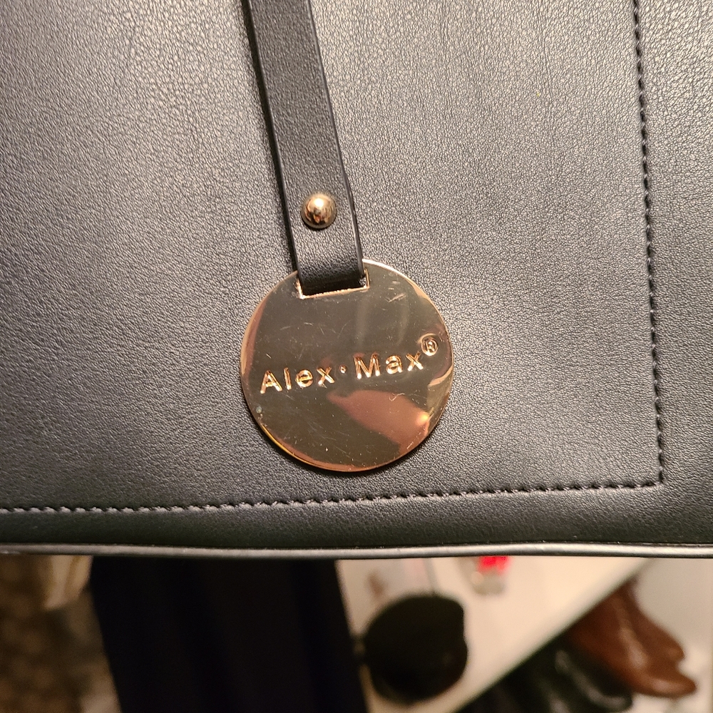 Embroidered bag - Picture 7 of 7